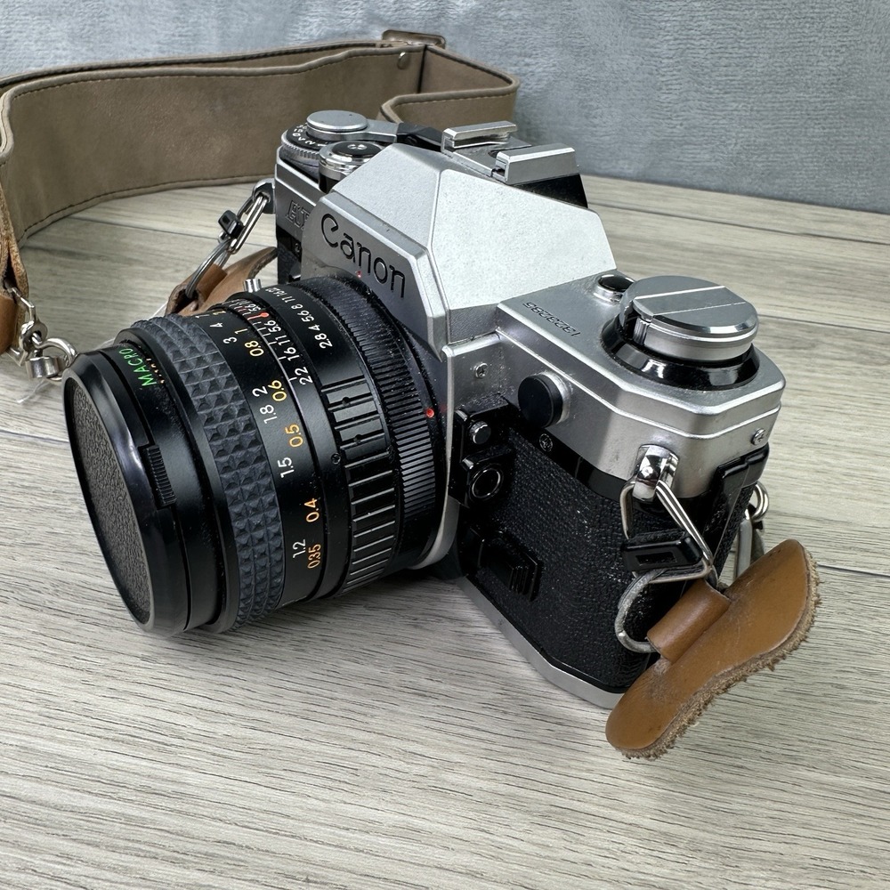 Vintage Canon AE-1 35mm SLR Film Camera w/ 28mm f2.8 Lens Strap Japan - Picture 2 of 13